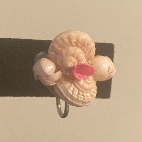 Shell combination earrings with screw back - Picture 3 of 3